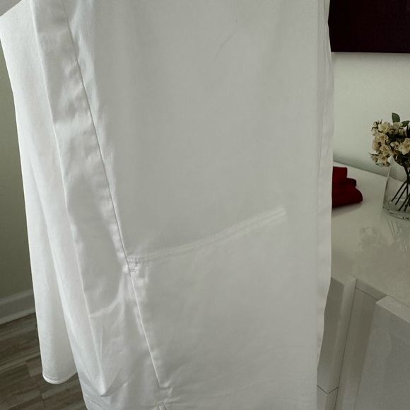 Elegant White Button-Up Shirt - Picture 7 of 9